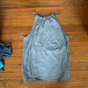 grey tank top